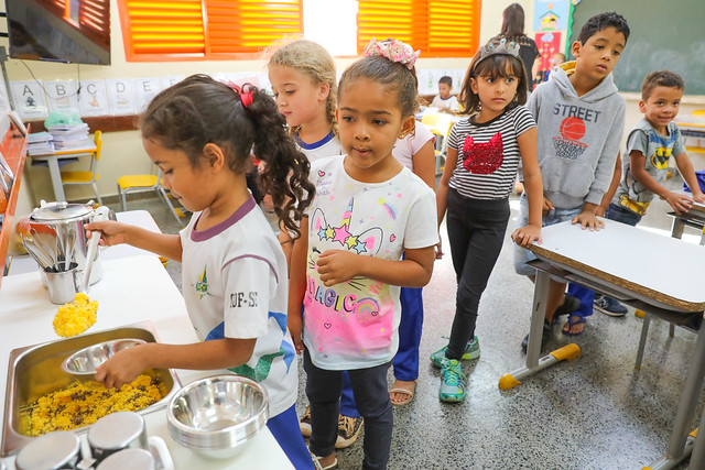 Merenda escolar garante mais que alimentação saudável para crianças do DF