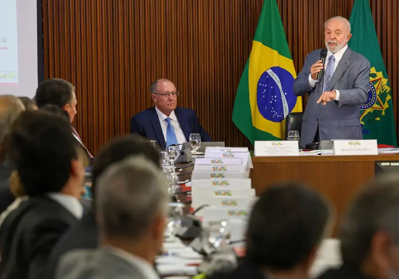 “Falta muito para se fazer”, diz Lula ao abrir reunião ministerial