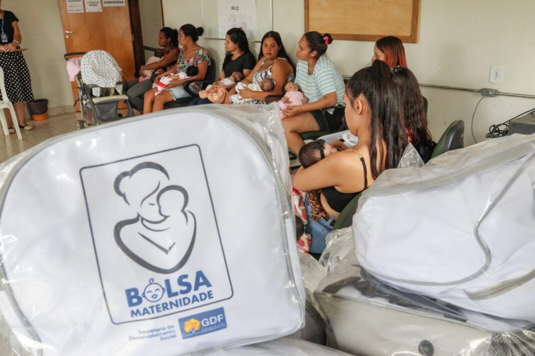 Mães de recém-nascidos poderão retirar bolsa durante atendimento no Cras