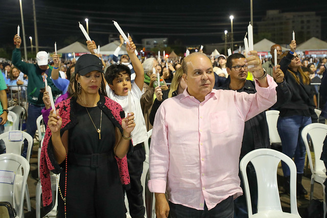 19/05/2024 - Festa de Pentecostes emociona multidão de fieis no Taguaparque