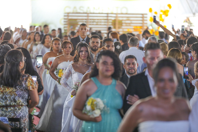 06/10/2024 - Casamento Comunitário oficializa união de 97 casais no Pontão do Lago Sul